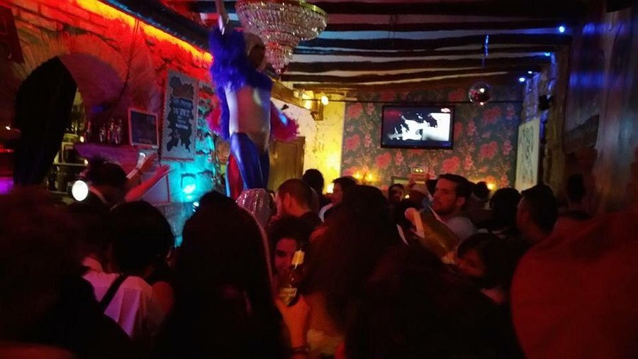 Social life in Spain with students practicing Spanish in a local pub