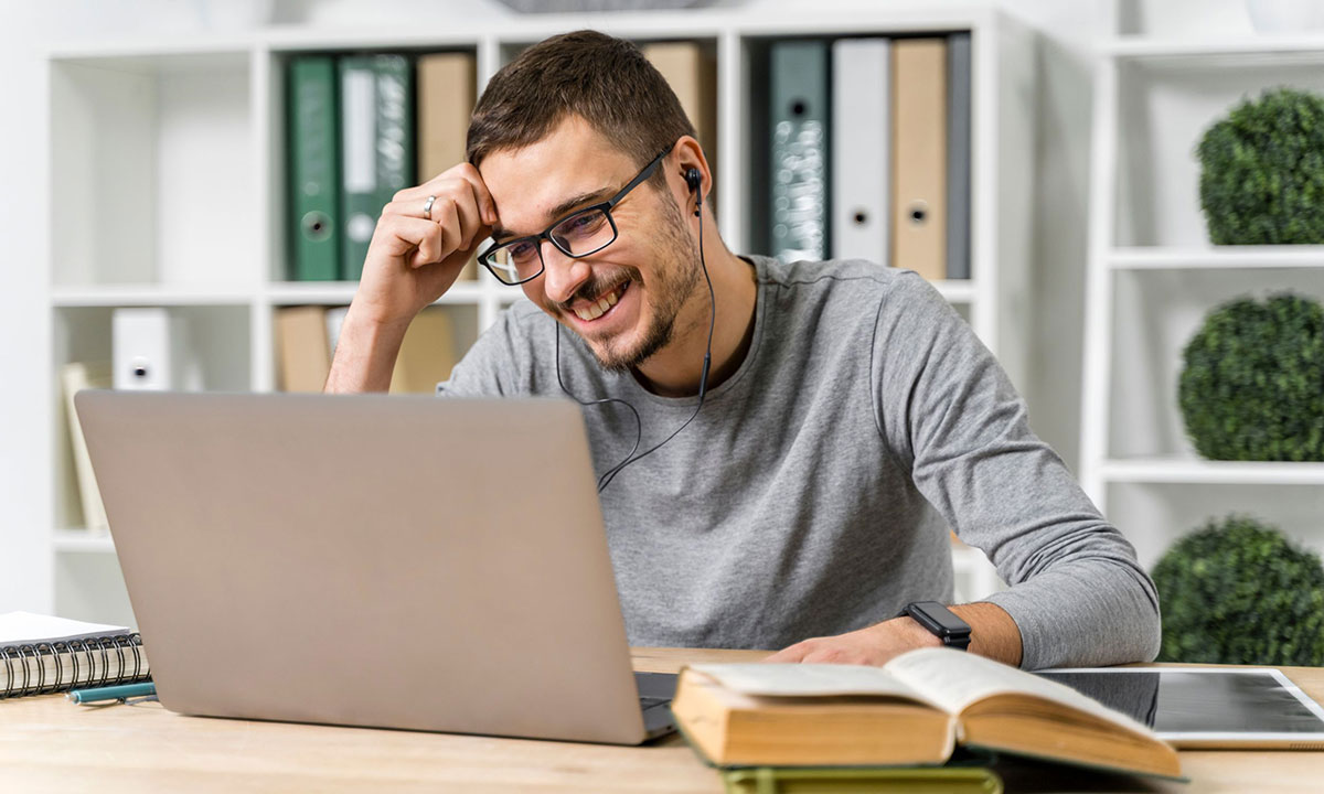 Students practicing Spanish in class without technology